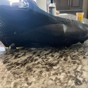Black Phantomn Mens Soccer Shoe ACC Size 9.5